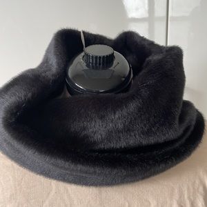 FADIVO New York Infinity Loop Scarf Color-Black Size-One NWT